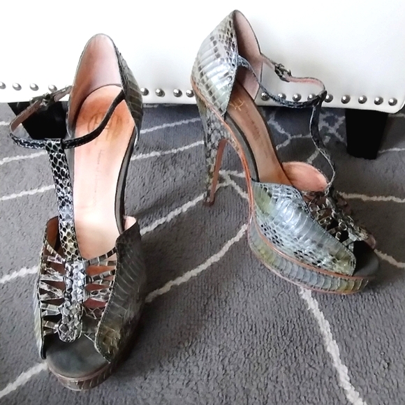 Embossed Green Snake Python Print T Strap Platform Heels by House of Harlow - Picture 2 of 15